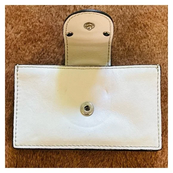 Vintage Juicy Couture White Leather Accordion Wallet with Heart and Crown Charms - Picture 3 of 8